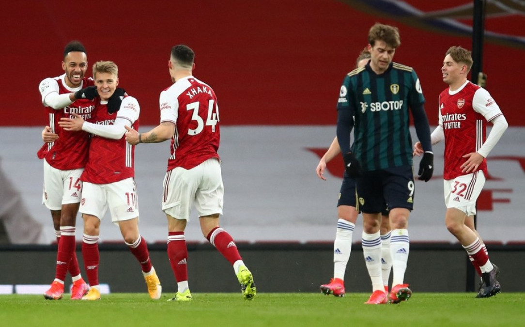 Fenomenal Aubameyang en victoria del Arsenal