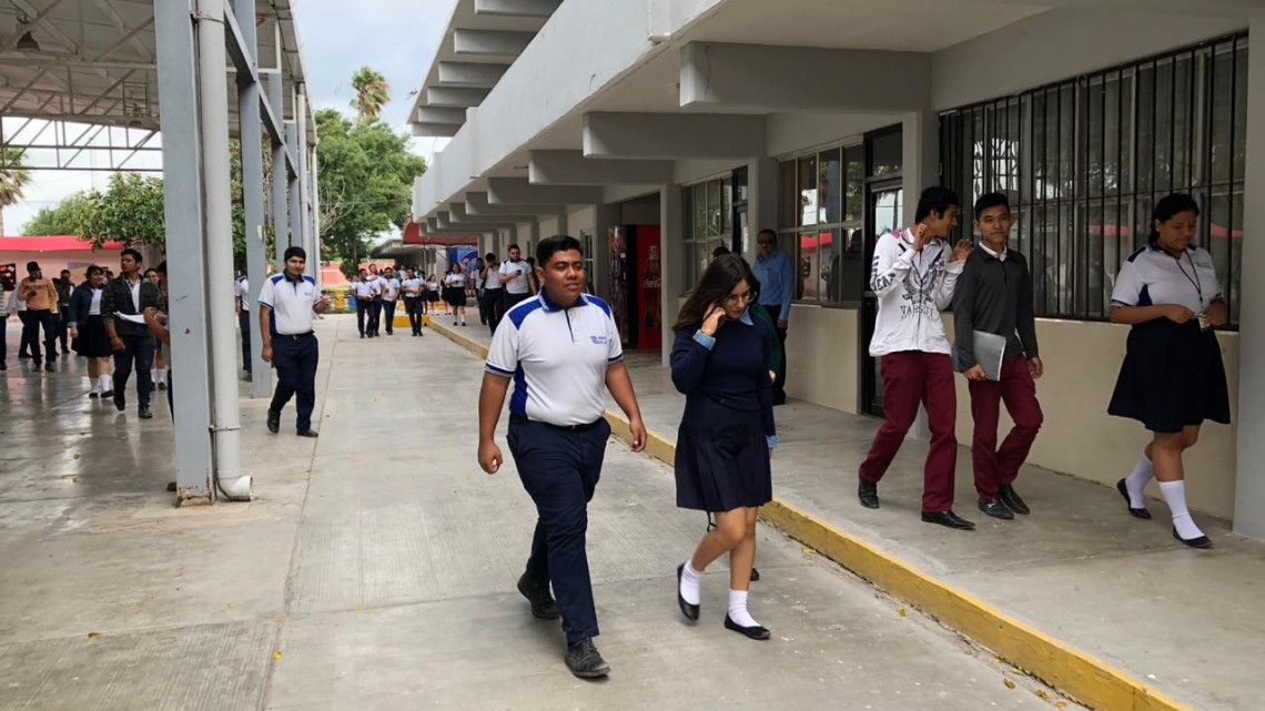 Evacuan a estudiantes del CBtis 135 por alerta sísmica 