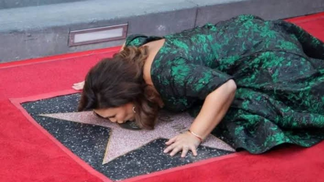 Angélica Vale recibe su estrella en el Paseo de la Fama de Hollywood