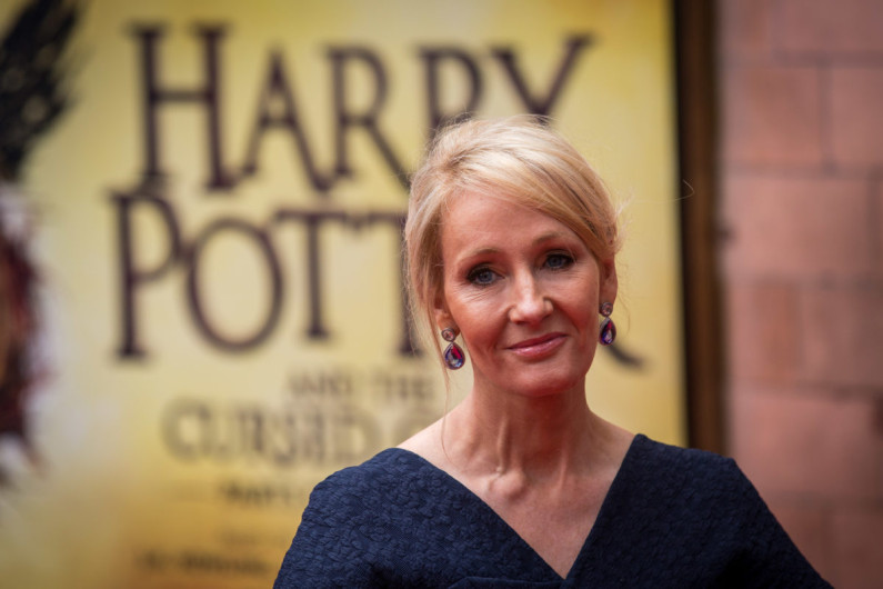 Fans enfurecidos y desilusionados tras polémico mensaje de J.K. Rowling