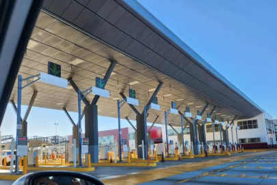 Aduanas de EU cobran primeros aranceles a importaciones mexicanas