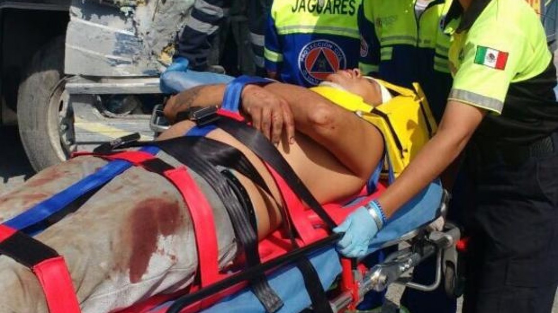 Autobús de la Sonora Dinamita choca y deja 16 heridos 