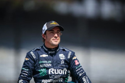 Operan con éxito al piloto Fernando Alonso tras ser atropellado