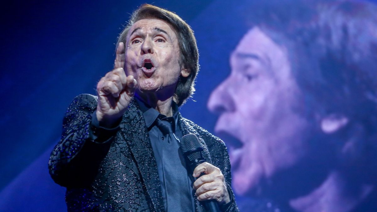 El cantante español Raphael da positivo a covid-19