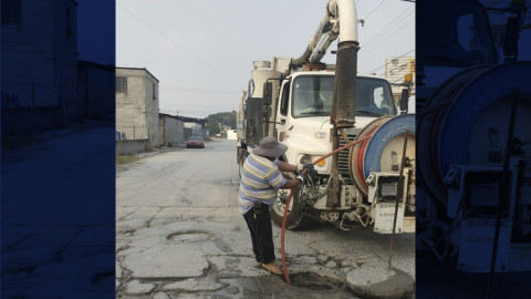 Sondeó COMAPA drenajes sanitarios en el Olmo y Riberas de Rancho Grande