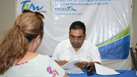 Apoya Gobierno Municipal en trámite de becas