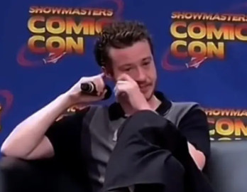 Fan agredece a Joseph Quinn por su cariño en M&G y lo hace llorar de felicidad