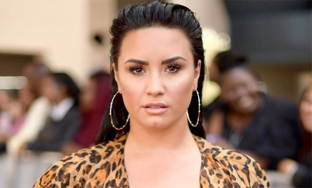 Demi Lovato está "despierta" y con su familia en el hospital