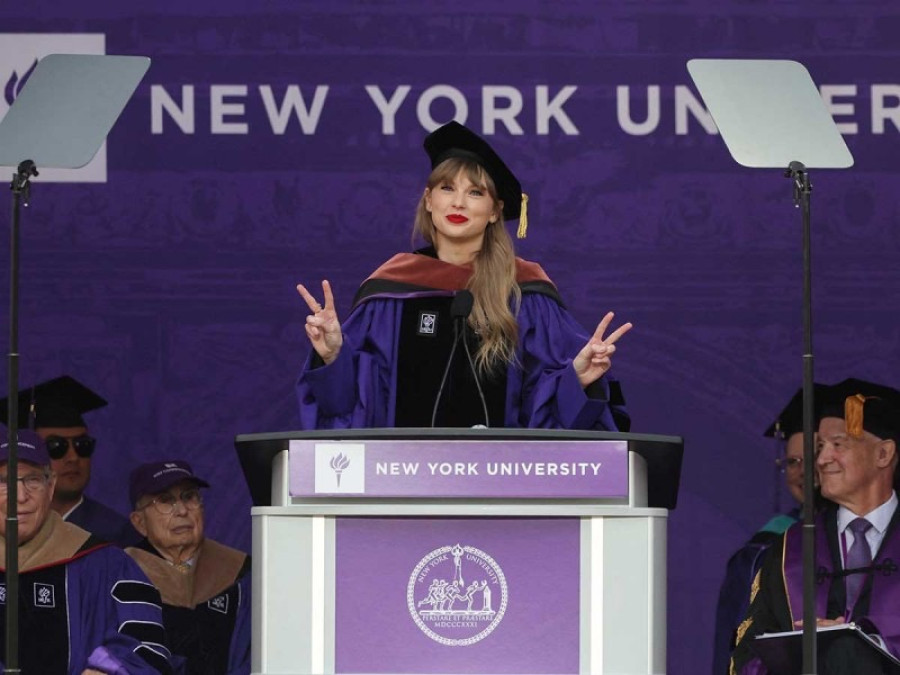 Taylor Swift recibe doctorado de la Universidad de Nueva York