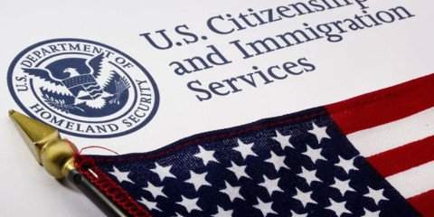 Trump planea revisar permisos de estadía en EU de personas recibidas por Biden