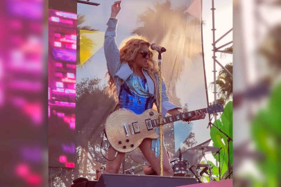 Paulina Rubio dedica emotivo video a su madre