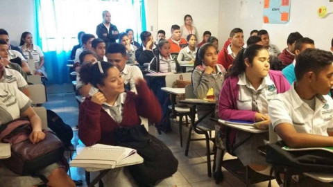 El IMAJ imparte pláticas de prevención de adicciones en escuelas de Matamoros