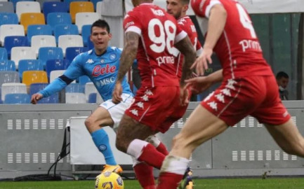 "Chuky" Lozano participa en la goleada del Napoli contra la Fiorentina 