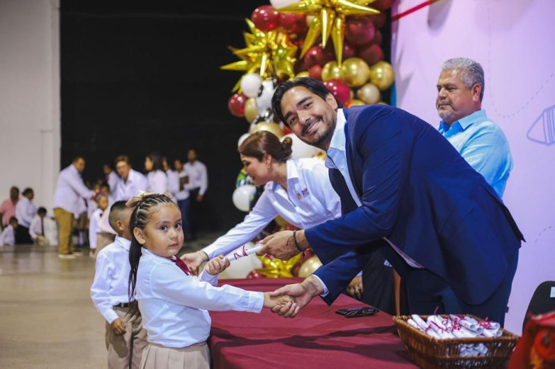 Presidió Alcalde Carlos Peña Ortiz graduación de niños de CAIC Reynosa 