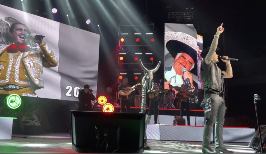 Christian Nodal interpreta las canciones de Vicente Fernández como homenaje