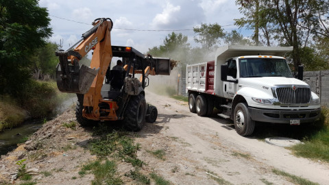 Agilizan Ayuntamiento  y COMAPA labores de desazolve 