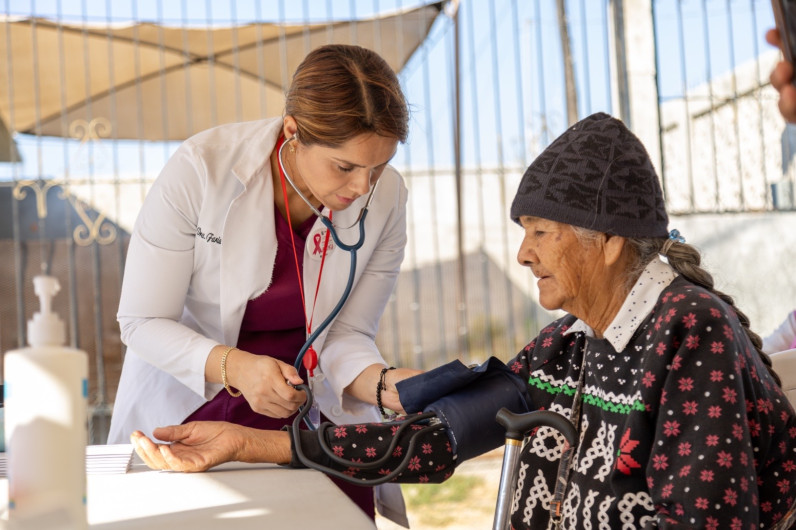 Entrega DIF Reynosa resultados de análisis de la campaña 'Cuidemos Tu Salud'