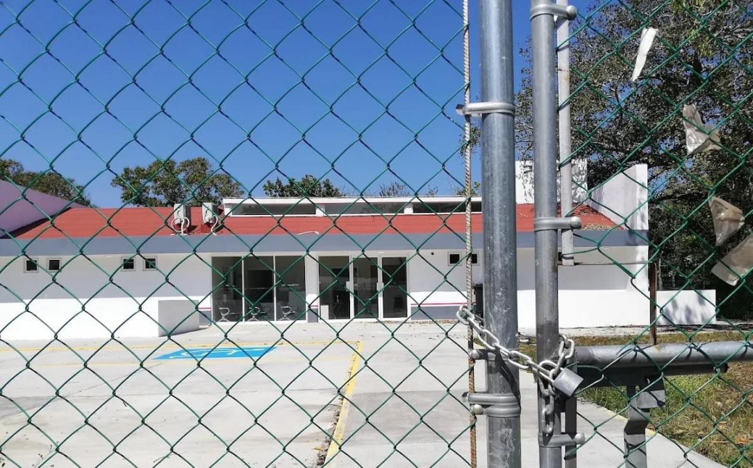 Por falta de personal, cierran clínica de Salud en Tampico Alto