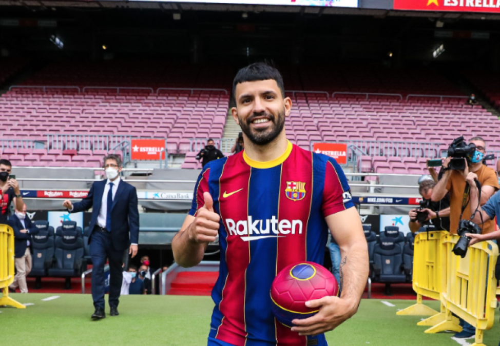 Sergio Agüero ficha por el Barcelona hasta 2023