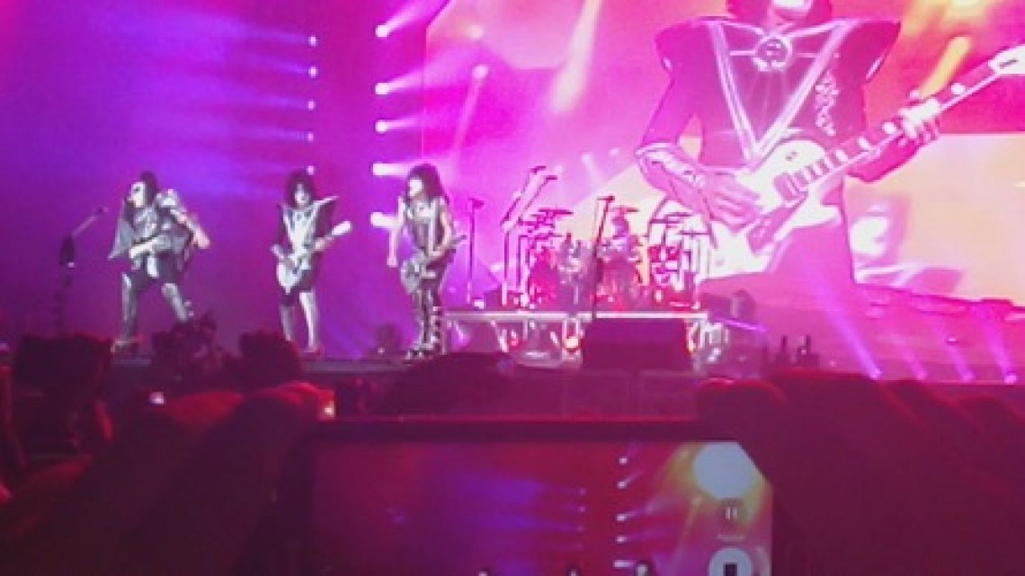 Kiss se despide de México ante 60 mil fans