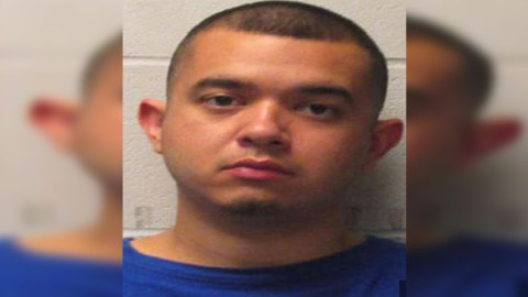 Roba tienda, hombre armado con cuchillo 