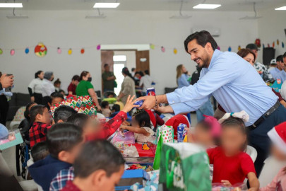 Celebró Posada Navideña Carlos Peña Ortiz a niños de la Casa Hogar DIF en Reynosa