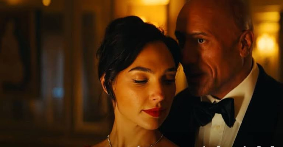 Gal Gadot, Ryan Reynolds y Dwayne Johnson se unen en tráiler de “Red Notice”