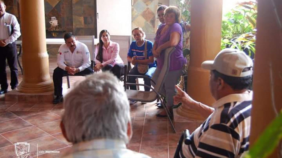 Alcalde asiste a reunión con vecinos de la Colonia Aurora