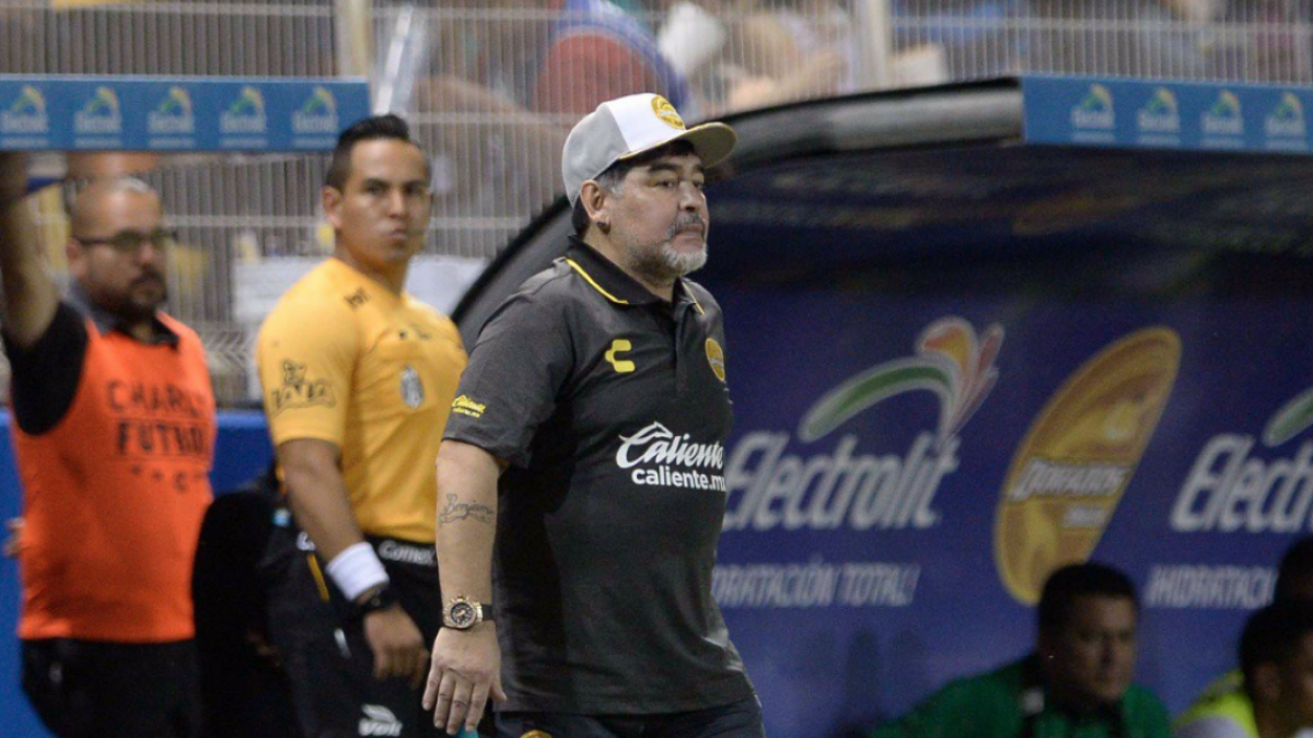 Diego Maradona debuta con victoria como DT de Dorados