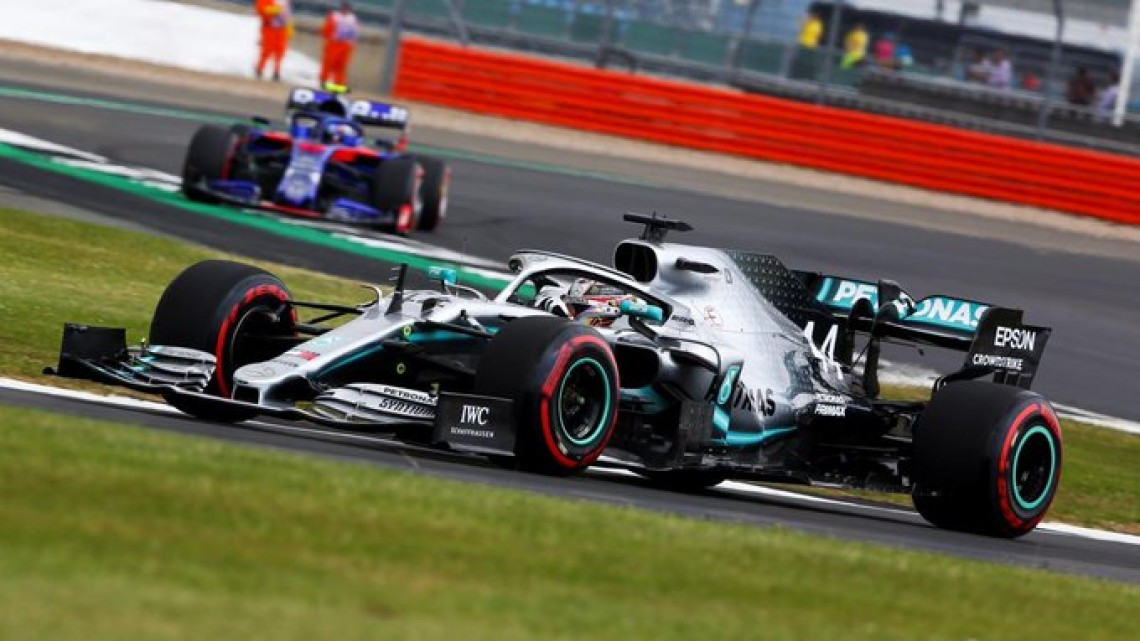 Hamilton se lleva el GP de Gran Bretaña; Checo Pérez termina en la posición 17
