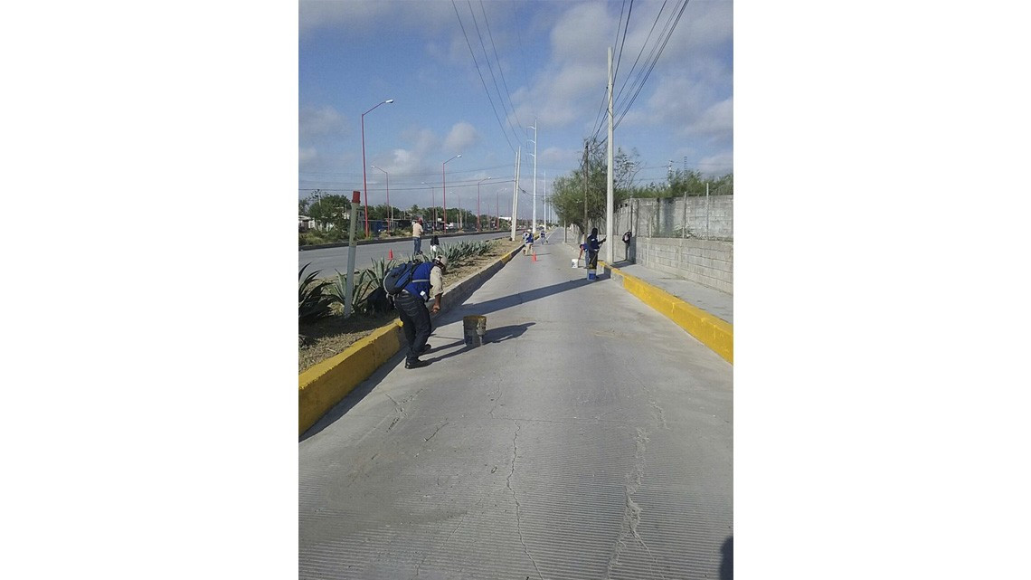 Pintan cordones en boulevard Fundadores