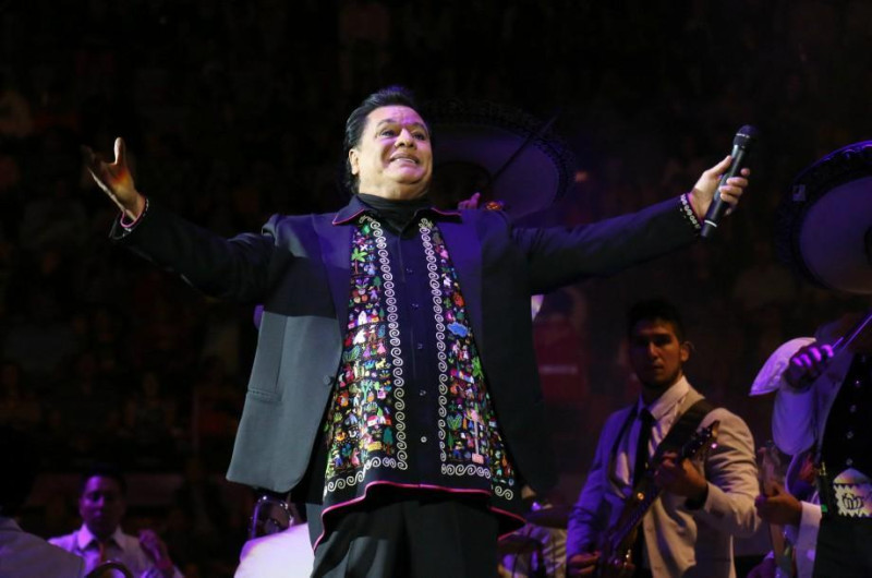 Ex manager de Juan Gabriel asegura que el cantante está vivo