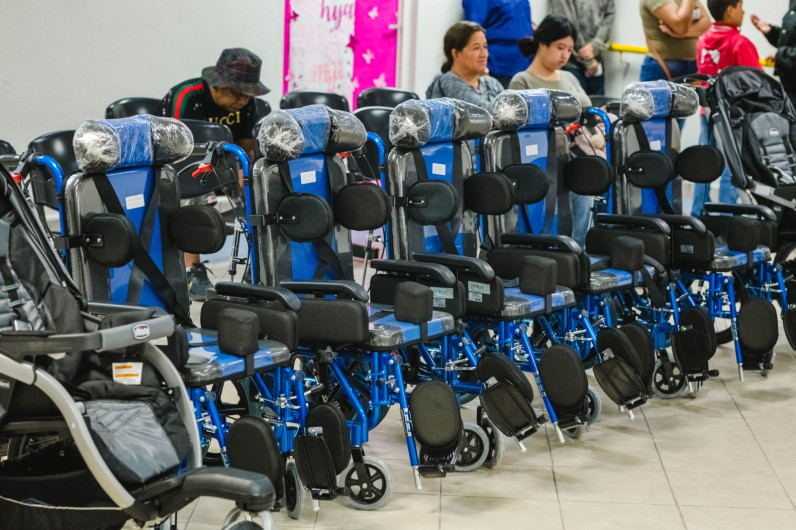 Ayuntamiento y DIF Reynosa entregan 15 sillas de ruedas PCI