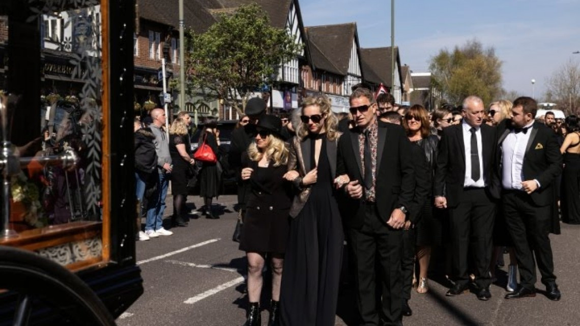 Fieles hasta el final: Integrantes de The Wanted llevan el féretro de Tom Parker