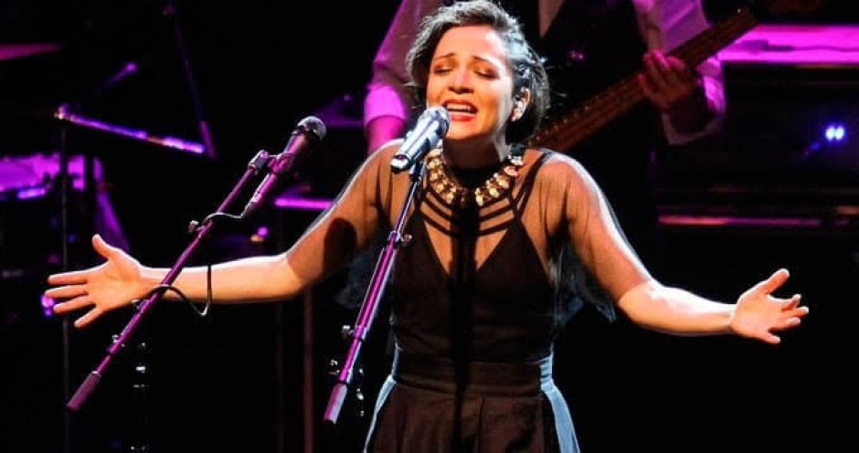 Brilla Natalia Lafourcade en el Hollywood Bowl