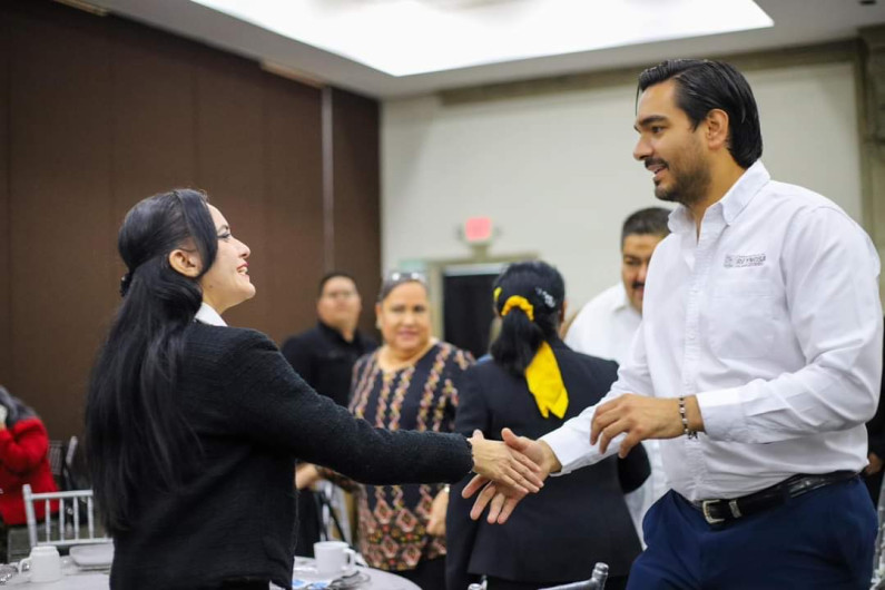 Reconoce magisterio apoyo de Carlos Peña Ortiz a la educación en Reynosa
