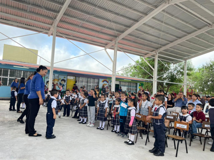 Entregan techumbre en jardín de niños