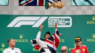 Hamilton se lleva el GP de Gran Bretaña; Checo Pérez termina en la posición 17