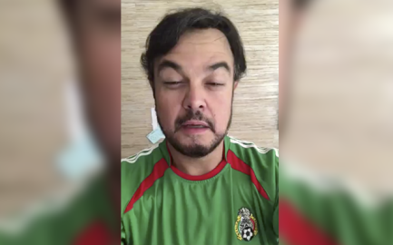 Critican a Aleks Syntek por grabar video al "estilo coreano" con ojos rasgados  