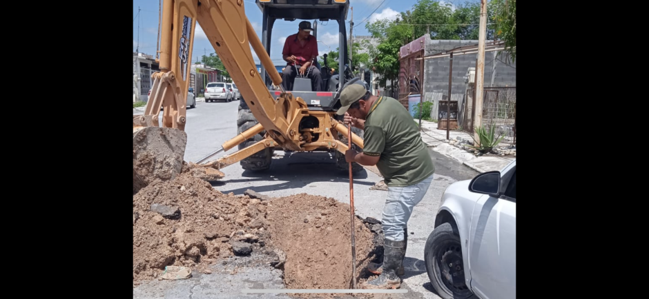 Beneficia COMAPA a vecinos de San Valentín con reparación de fugas de agua