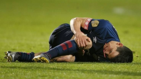 “Chucky” Lozano es baja del PSV por lesión en la rodilla