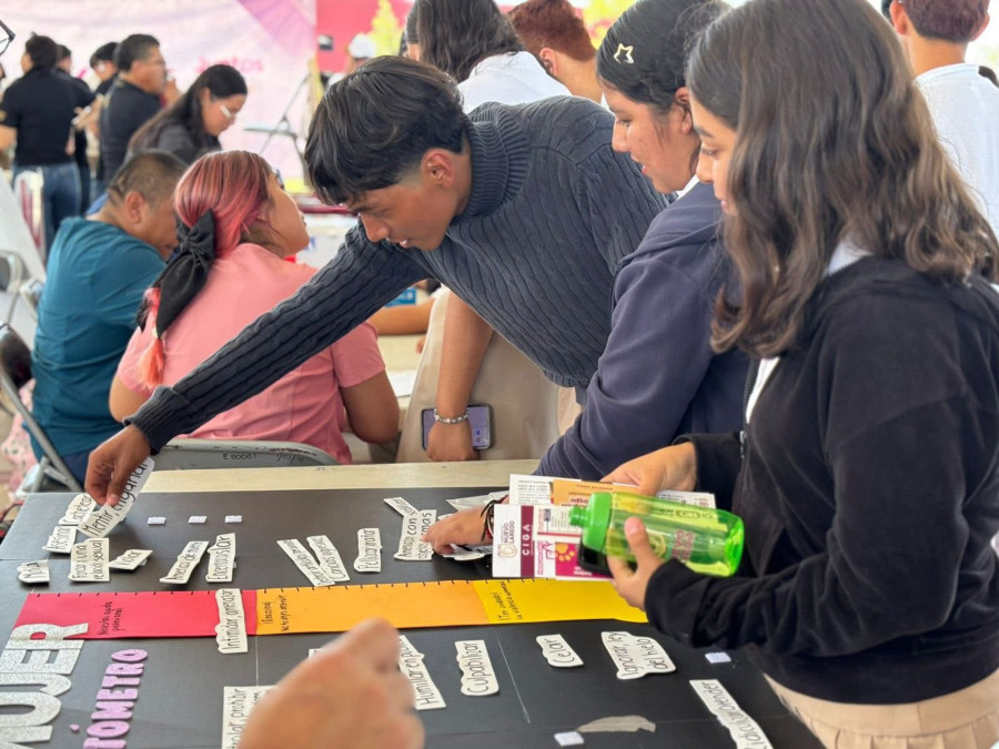 Gobierno Municipal acerca servicios y programas a jóvenes del poniente con la brigada de contacto joven