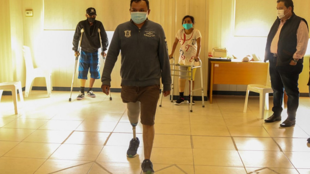 Entregan DIF Tamaulipas y DIF Altamira prótesis de extremidades