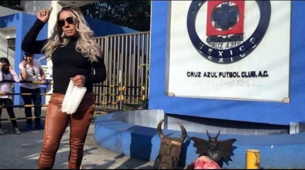 Bruja Zulema ya prepara ritual para Cruz Azul previo a la final