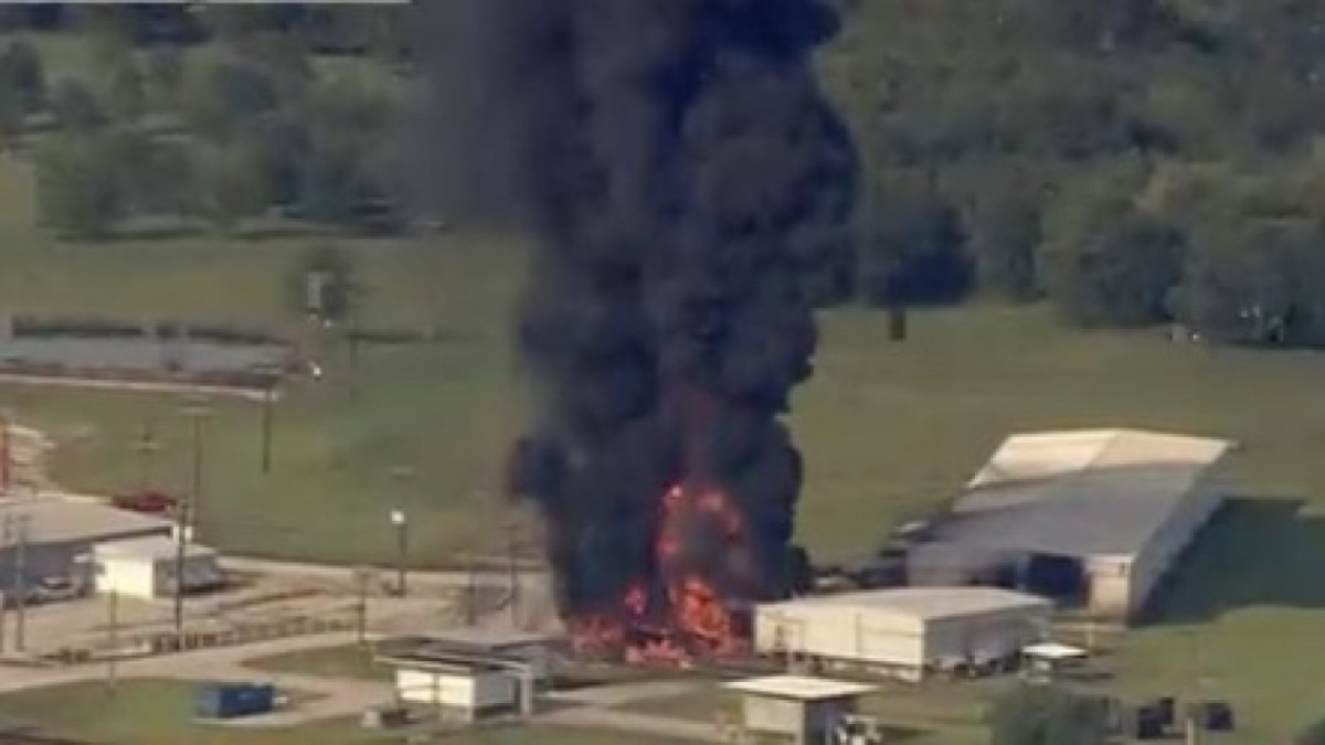 Nuevas explosiones e incendio de planta química en Houston