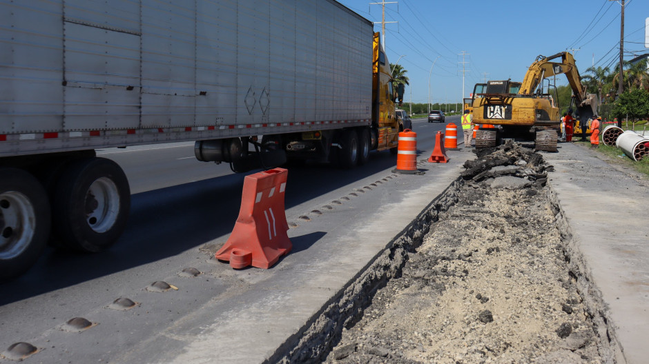 Trabaja COMAPA en construcción de colector sanitario sobre libramiento Reynosa-Monterrey