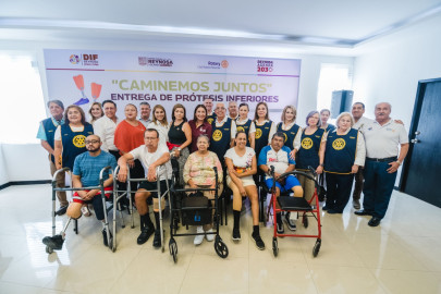 Agradecen ciudadanos entrega de prótesis inferiores