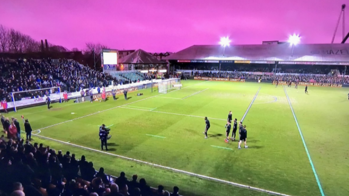 Cielo se vuelve morado durante partido