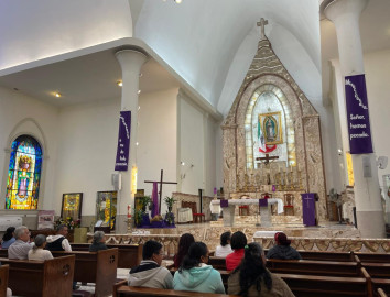 Católicos inician la cuaresma con imposición de la ceniza