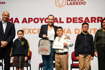 Padres de familia y estudiantes reconocen labor de Alcaldesa Carmen Lilia Canturosas